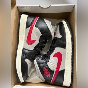 Air Jordan 1 Mid